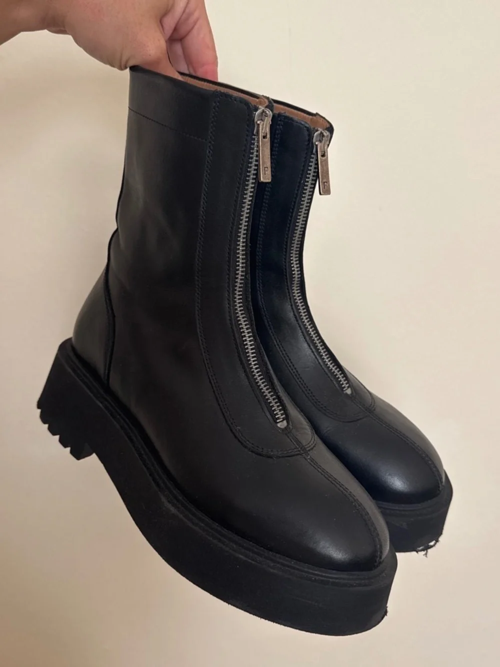 Flattered zip leather boots